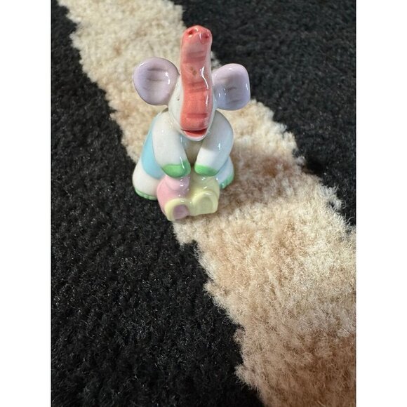 Vintage porcelain elephant figurines. Lot of 4 - Picture 8 of 9